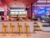 復(fù)古霓虹風(fēng)泳池俱樂(lè)部圖片-7